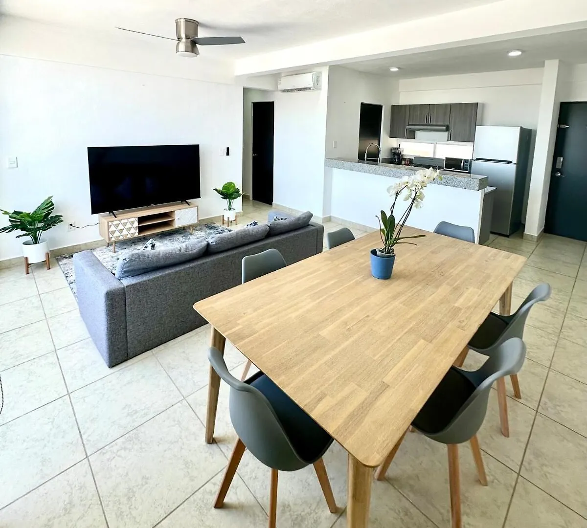 Daire Modern, Downtown Apartment, 2Br, 2Bth, With Pool Cancun