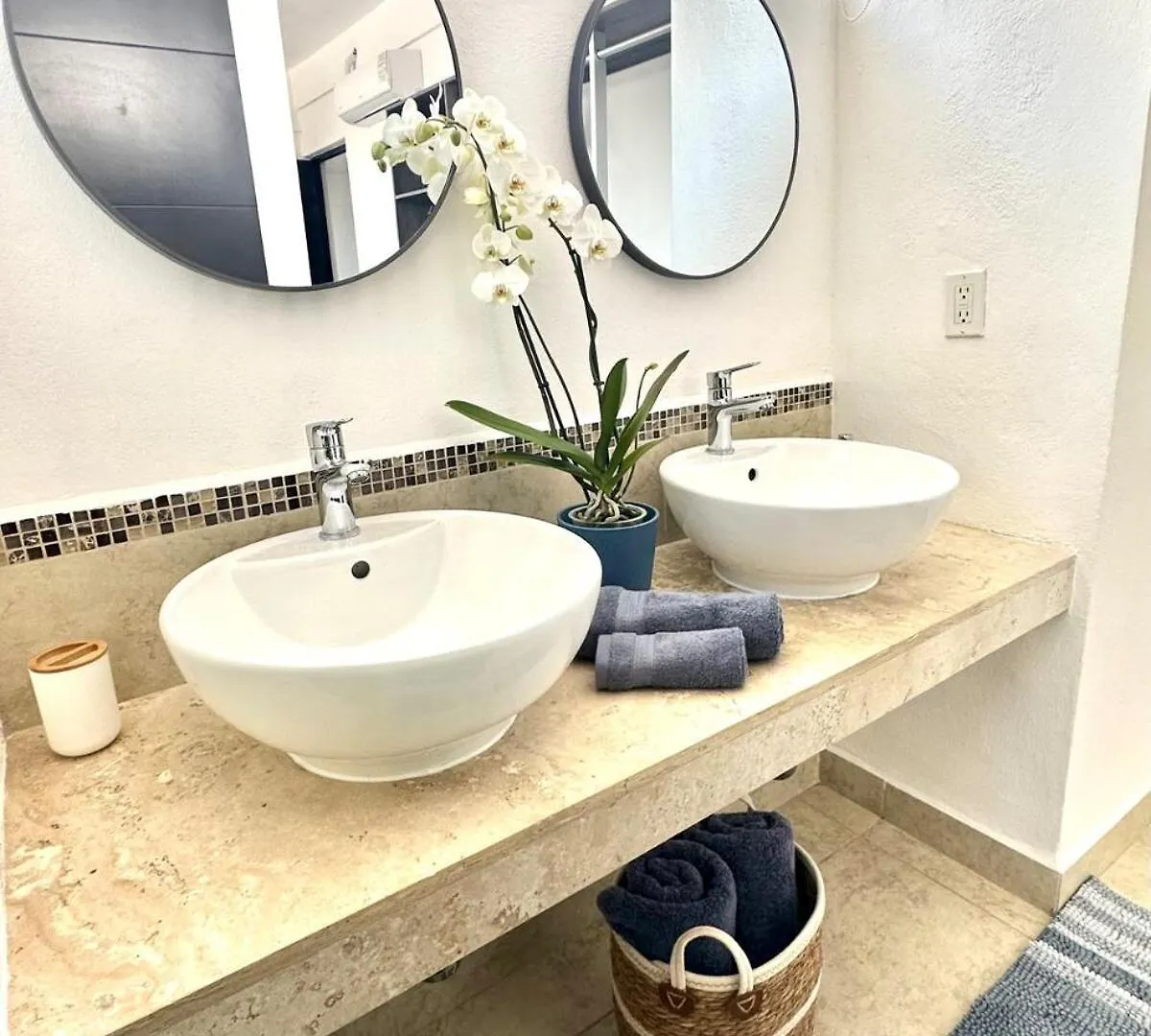 Modern, Downtown Apartment, 2Br, 2Bth, With Pool Cancun